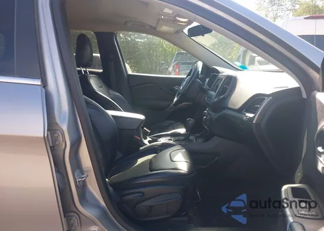 2019 Jeep Cherokee Latitude Plus 4X4 from USA, damaged, VIN 1C4PJMLB2KD182263